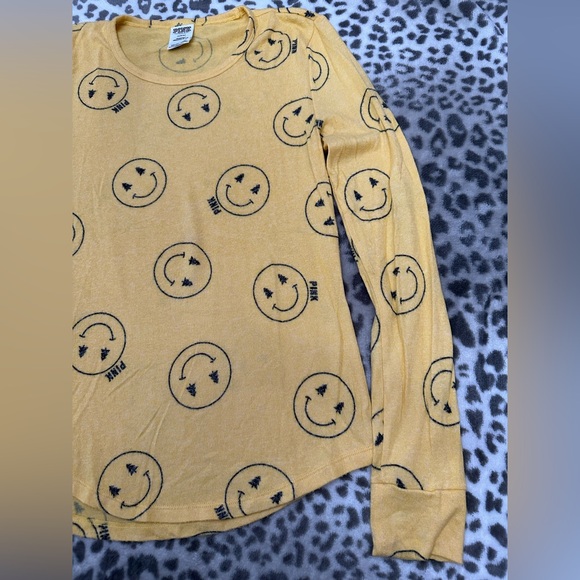 PINK Victoria’s Secret Smiley Face Sleepwear Pajama Top in Yellow Orange Medium - Picture 7 of 17